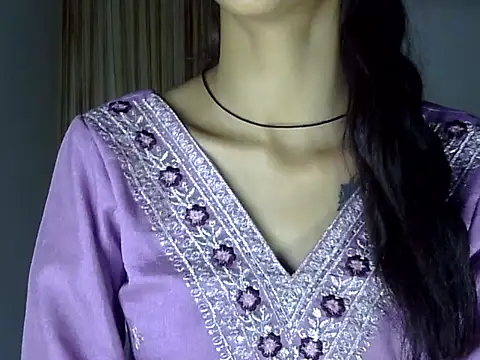 MAAYRA 09 online show from 09-26-25, 06:12