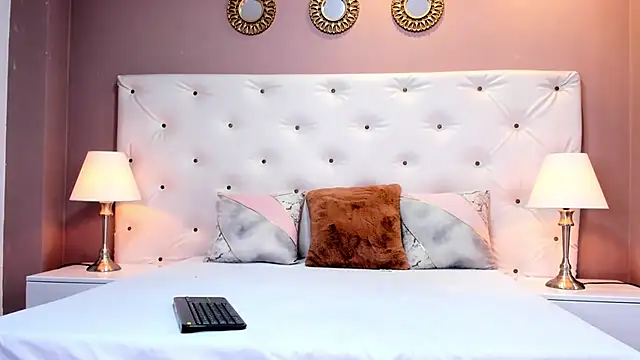 Violet Grace online show from 03-08-25, 01:25