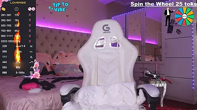 Snapshot of Alicia007 chatting on 12-30-24, 11:15 Alicia007 online show from 12-30-24, 11:15