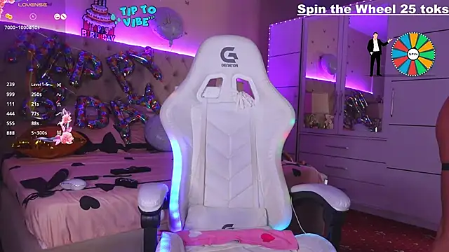 Snapshot of Alicia007 chatting on 03-12-25, 07:57 Alicia007 online show from 03-12-25, 07:57