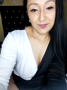 Snapshot of ArianaMist chatting on 02-19-25, 11:36 ArianaMist online show from 02-19-25, 11:36