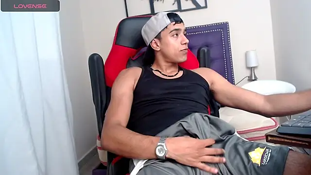 Snapshot of karlgiles_ chatting on 12-08-24, 05:55 karlgiles online show from 12-08-24, 05:55