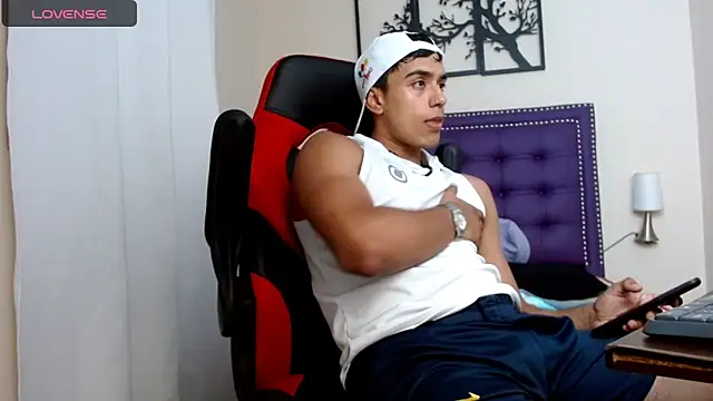 Snapshot of karlgiles_ chatting on 12-10-24, 06:28 karlgiles online show from 12-10-24, 06:28