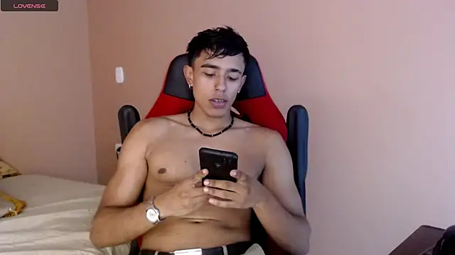 Snapshot of karlgiles_ chatting on 02-06-25, 06:13 karlgiles online show from 02-06-25, 06:13