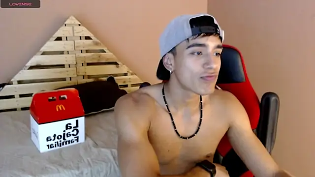 Snapshot of karlgiles_ chatting on 02-15-25, 06:44 karlgiles online show from 02-15-25, 06:44