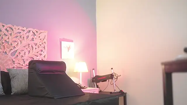 lupeebony online show from 09-10-25, 07:14