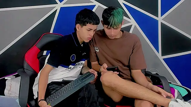 migueyalejo teens online show from 01-28-25, 03:47