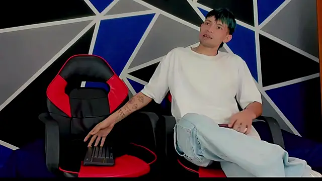 migueyalejo teens online show from 02-15-25, 03:42