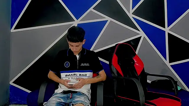 migueyalejo teens online show from 03-12-25, 02:41