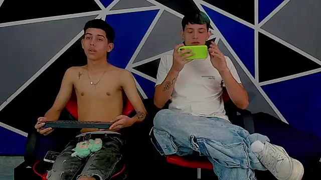 migueyalejo teens online show from 03-15-25, 03:07