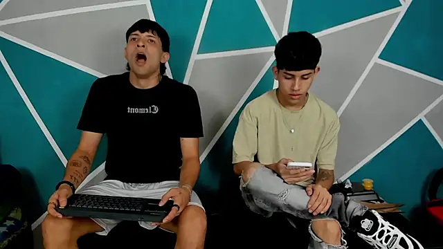 migueyalejo teens online show from 09-26-25, 03:54