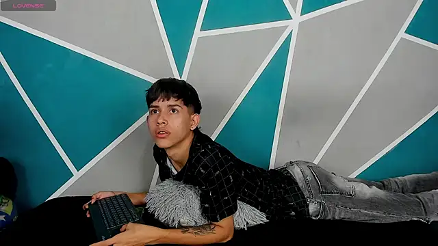 migueyalejo teens online show from 10-09-25, 02:42