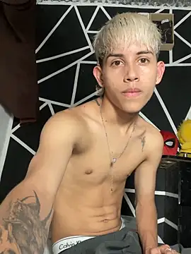 migueyalejo teens online show from 11-25-25, 03:39