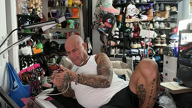 joeytatts66 online show from 07-11-26, 04:26