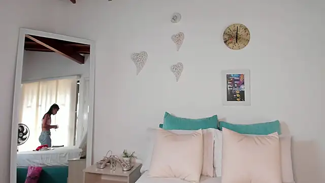 natali henao online show from 12-19-24, 05:18