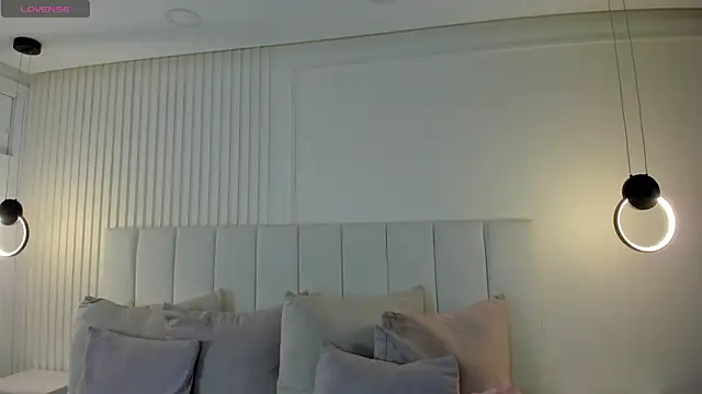 natali henao online show from 11-19-25, 10:10