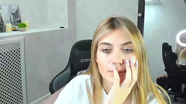 Cherry Price online show from 12-23-24, 03:18