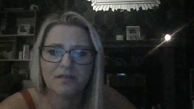 Snapshot of SweetXCandyX chatting on 10-26-25, 08:26 SweetXCandyX online show from 10-26-25, 08:26