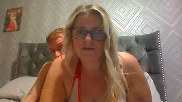 Snapshot of SweetXCandyX chatting on 11-06-25, 11:22 SweetXCandyX online show from 11-06-25, 11:22