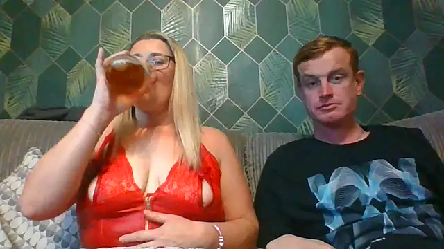 Snapshot of SweetXCandyX chatting on 11-28-25, 07:27 SweetXCandyX online show from 11-28-25, 07:27