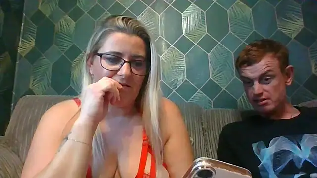 Snapshot of SweetXCandyX chatting on 12-04-25, 06:49 SweetXCandyX online show from 12-04-25, 06:49