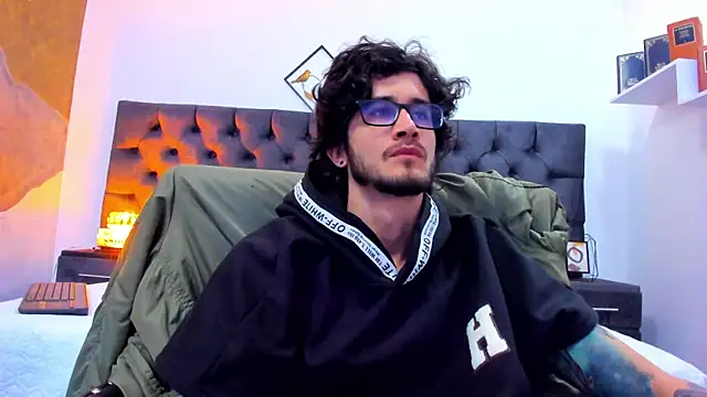 Loggan donnelly online show from 12-20-24, 10:43