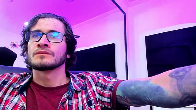 Loggan donnelly online show from 12-31-24, 02:51