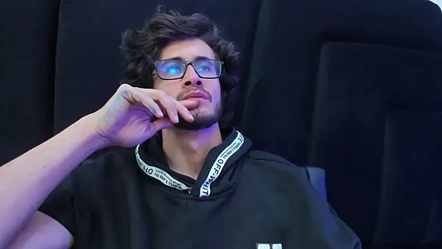 Loggan donnelly online show from 01-12-25, 01:42