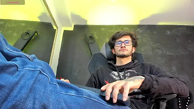 Loggan donnelly online show from 09-26-25, 09:52