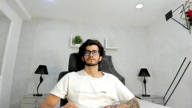 Loggan donnelly online show from 10-05-25, 05:44