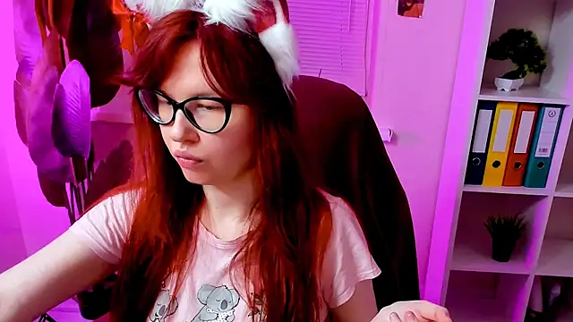 Snapshot of CarolGiggly chatting on 11-04-25, 07:18 CarolGiggly online show from 11-04-25, 07:18