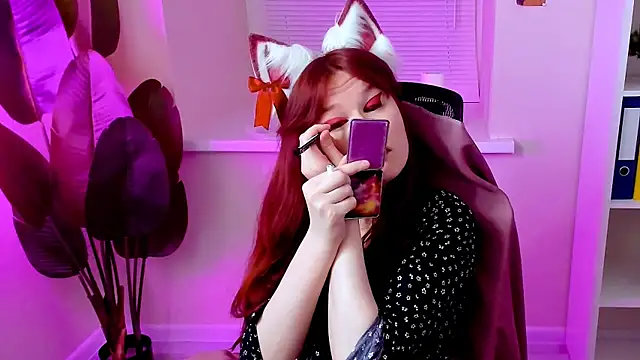 Snapshot of CarolGiggly chatting on 11-12-25, 12:55 CarolGiggly online show from 11-12-25, 12:55