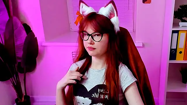 Snapshot of CarolGiggly chatting on 11-17-25, 08:36 CarolGiggly online show from 11-17-25, 08:36