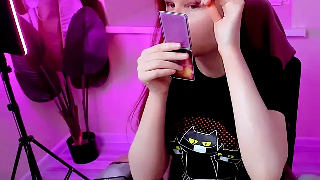 Snapshot of CarolGiggly chatting on 11-23-25, 12:10 CarolGiggly online show from 11-23-25, 12:10