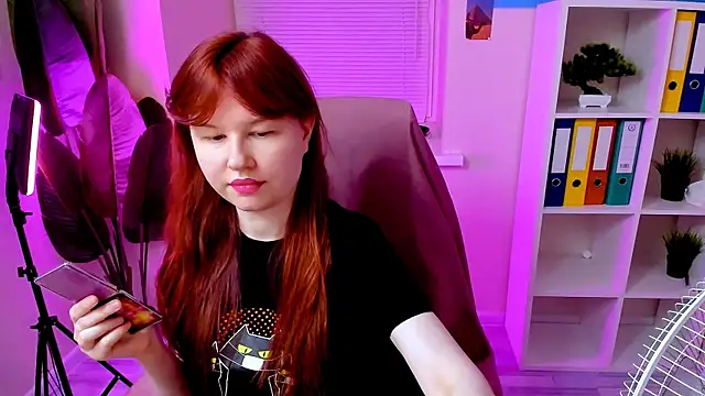 Snapshot of CarolGiggly chatting on 11-25-25, 11:49 CarolGiggly online show from 11-25-25, 11:49