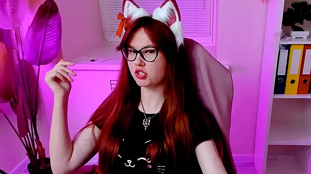 Snapshot of CarolGiggly chatting on 12-14-25, 11:37 CarolGiggly online show from 12-14-25, 11:37