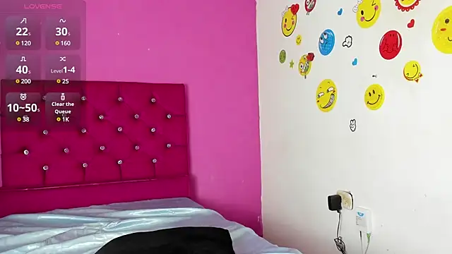 Snapshot of tiffany_Bitch chatting on 03-05-25, 07:49 tiffany Bitch online show from 03-05-25, 07:49