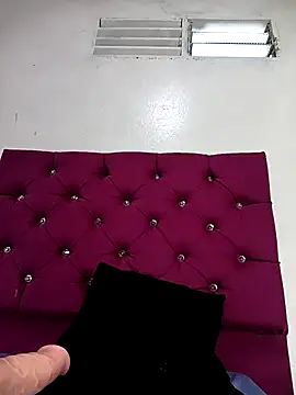 Snapshot of tiffany_Bitch chatting on 11-19-25, 10:10 tiffany Bitch online show from 11-19-25, 10:10