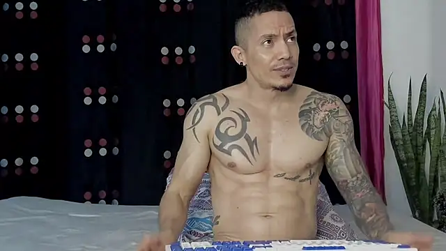 Snapshot of Alex_motta chatting on 12-27-24, 06:03 Alex motta online show from 12-27-24, 06:03