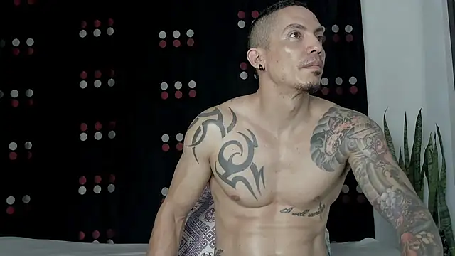 Snapshot of Alex_motta chatting on 12-27-24, 01:07 Alex motta online show from 12-27-24, 01:07