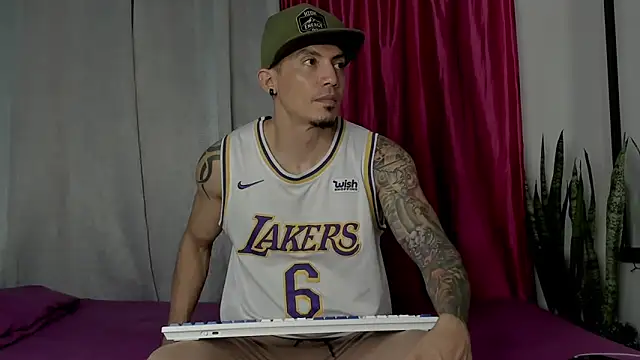 Snapshot of Alex_motta chatting on 12-30-24, 08:25 Alex motta online show from 12-30-24, 08:25