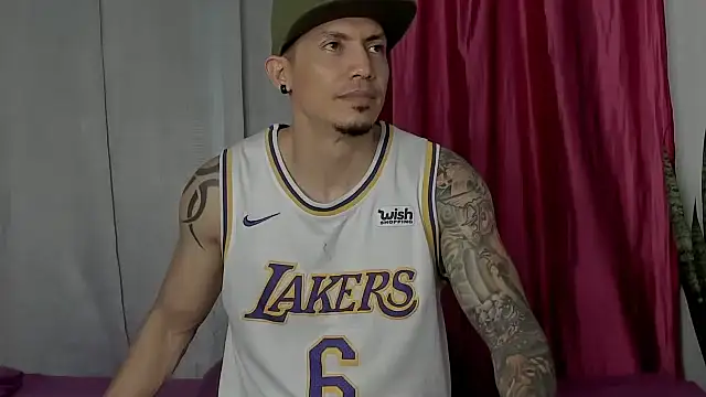 Snapshot of Alex_motta chatting on 12-30-24, 11:38 Alex motta online show from 12-30-24, 11:38