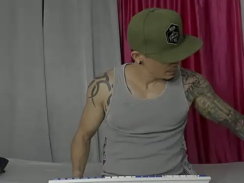 Snapshot of Alex_motta chatting on 01-02-25, 12:55 Alex motta online show from 01-02-25, 12:55