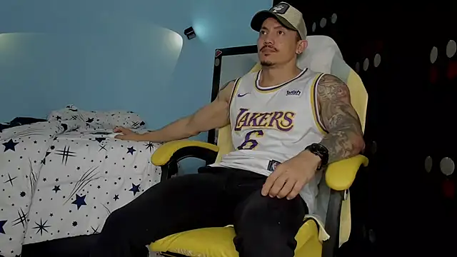 Snapshot of Alex_motta chatting on 09-23-25, 03:09 Alex motta online show from 09-23-25, 03:09