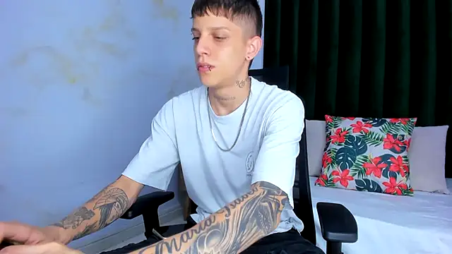 Adam hard  online show from 02-05-25, 07:42