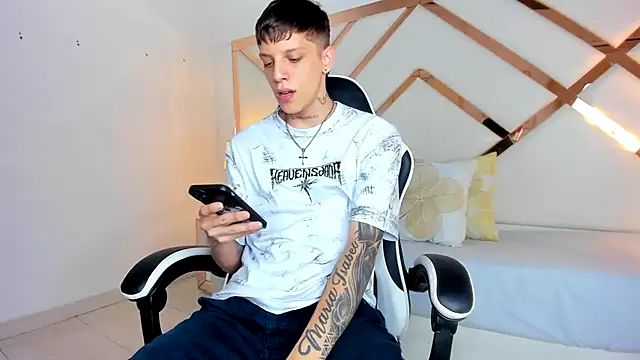 Adam hard  online show from 09-16-25, 07:15