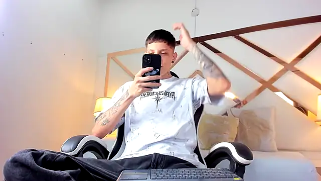 Adam hard  online show from 09-26-25, 08:35