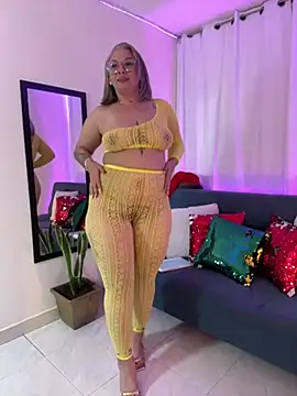 Snapshot of Aligoldbottom chatting on 12-28-24, 03:59 Aligoldbottom online show from 12-28-24, 03:59