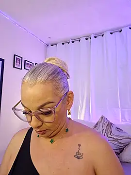 Snapshot of Aligoldbottom chatting on 02-27-25, 06:42 Aligoldbottom online show from 02-27-25, 06:42