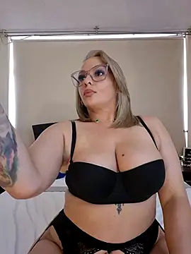 Snapshot of Aligoldbottom chatting on 03-11-25, 06:19 Aligoldbottom online show from 03-11-25, 06:19